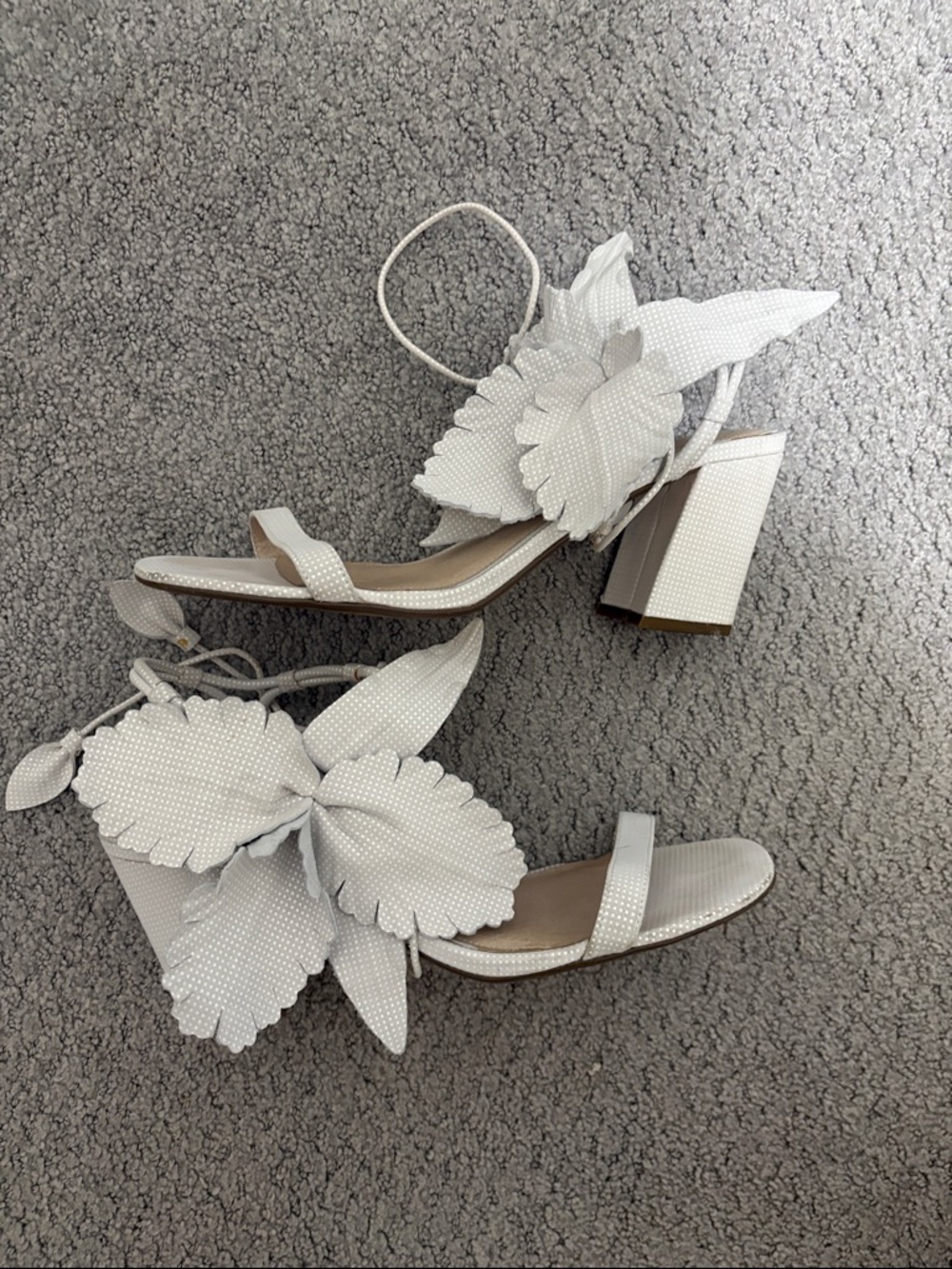 Cecilia New York White Hibiscus Floral Block Heel Sandals 10 - Picture 2 of 15